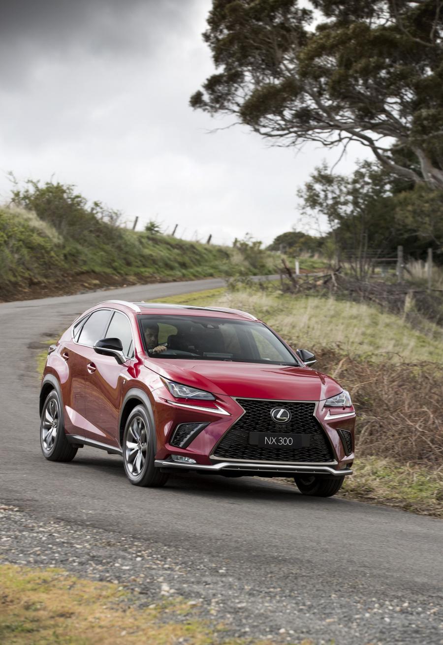  Lexus NX300 F-Sport 2017 года  (AU) (фото 9 из 19)
